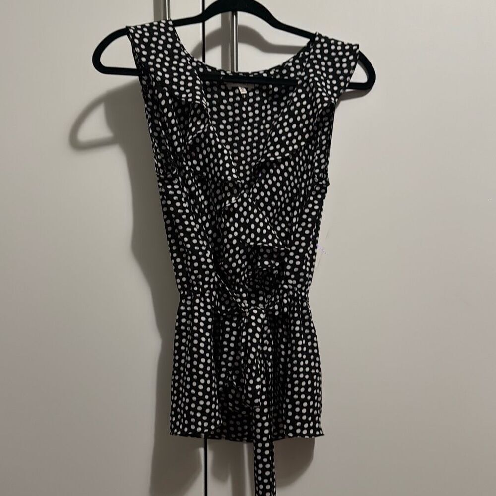 Max studio polka dot blouse size large ruffle tie top‎